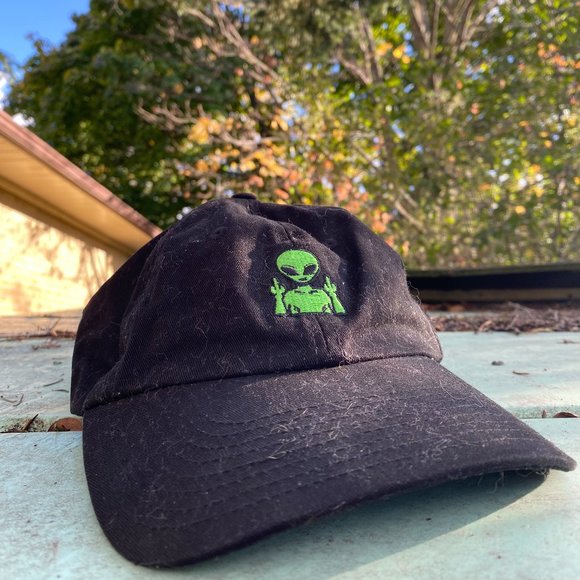 Alien Hat (dad-style cap) with adjustable buckle - Picture 1 of 4